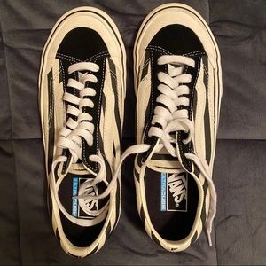 Vans Ultracush Sneakers (NWOT)